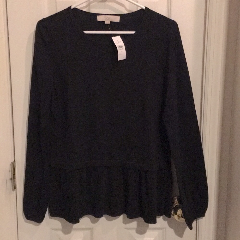 NWT LOFT Top Black M w slight flounce at bottom